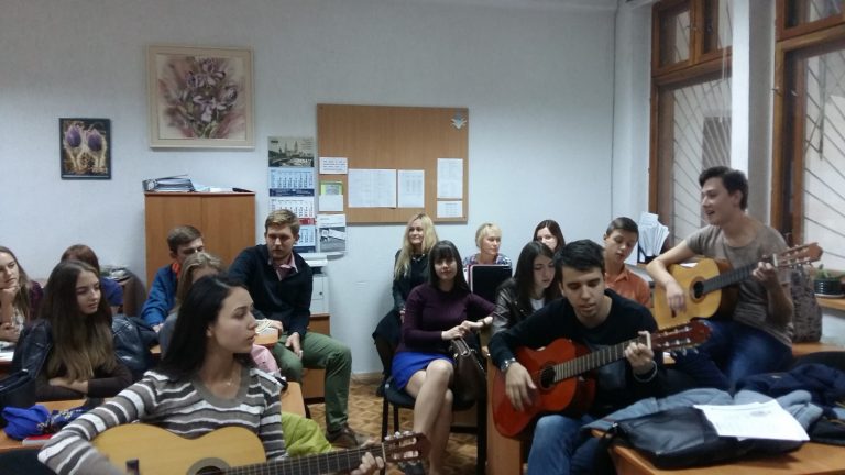Музыкальное поздравление ко Дню учителя