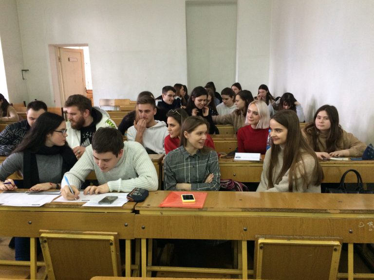 Обучающиеся Института иностранной филологии КФУ им. В.И. Вернадского приняли участие в Росквизе в честь Дня защитника Отечества