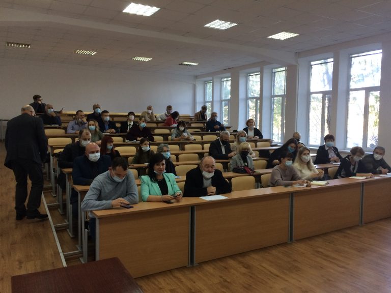 Представители ИИФ во главе с директором А.Д.Петренко обсуждают вопросы аккредитации с администрацией КФУ им.В.И.Вернадского
