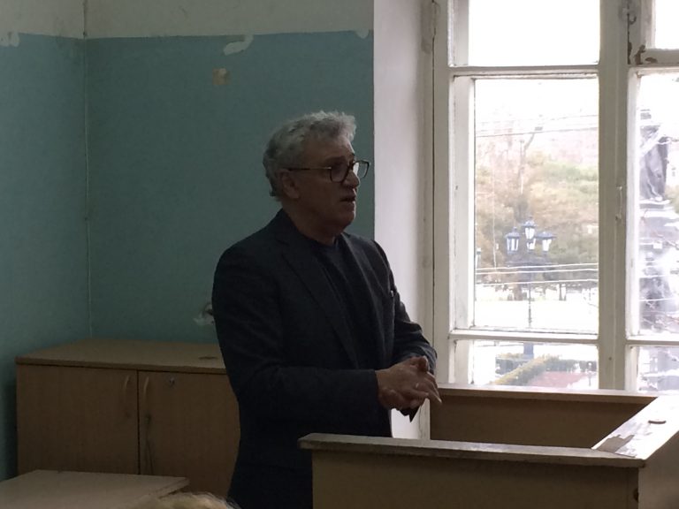 Директор ИФ КФУ им.В.И.Вернадского Петренко А.Д. проводит встречу с заведующими кафедрами Института филологии