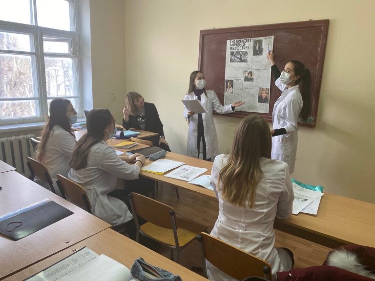 Отчет о проведении мероприятия «Заслуга женщины в развитии медицины» на кафедре иностранных языков № 4 Института филологии (СП)