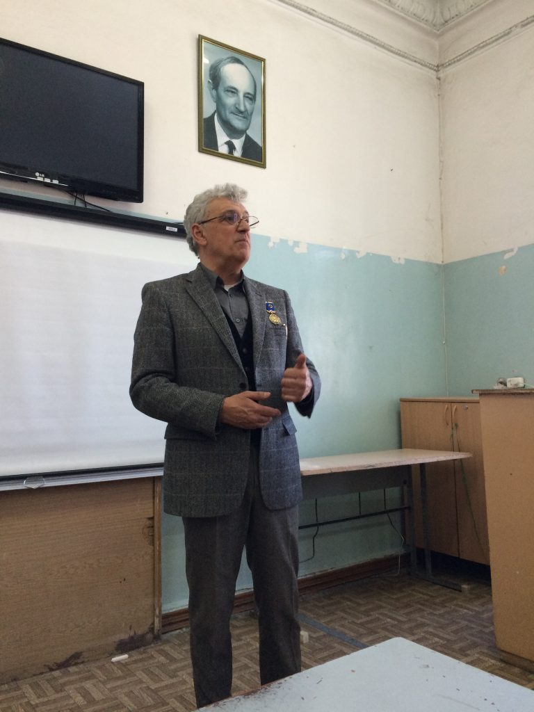 Поздравление директора Института филологии КФУ им. В.И.Вернадского Петренко А.Д. обучающимся и сотрудникам в день Светлого Праздника Пасхи