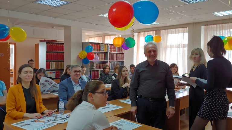 Обучающиеся и преподаватели Института филологии провели литературно-музыкальный вечер, посвящённый греческому празднику — Дню «ΌΧΙ!»