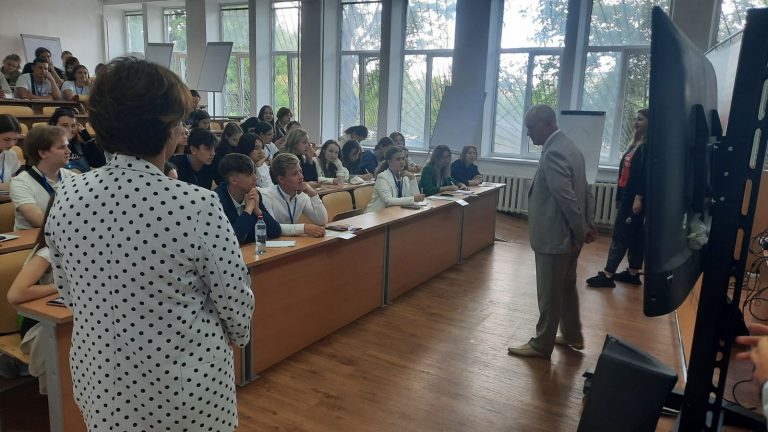 Первокурсники Института филологии КФУ им.В.И.Вернадского тренируют предпринимательские компетенции