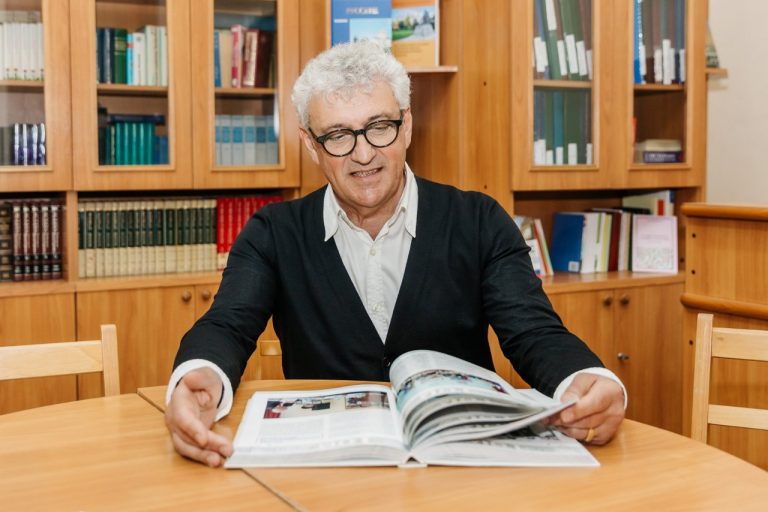 Директор Института филологии КФУ им.В.И.Вернадского Петренко А.Д. приглашает к участию в IX Международном научном конгрессе «Филология. Социальная и национальная вариативность языка и литературы»