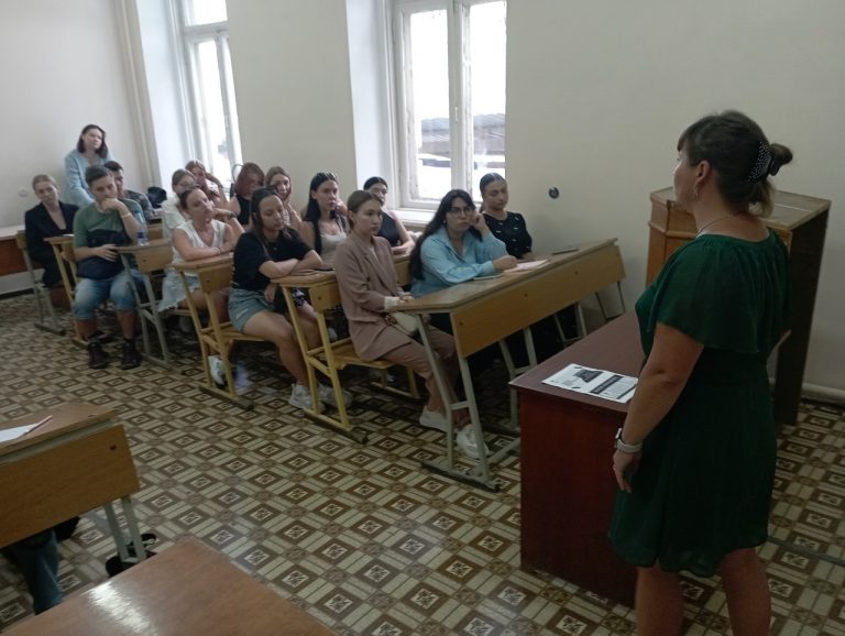 Администрация Института филологии КФУ им.В.И.Вернадского проводит встречу с обучающимися старших курсов