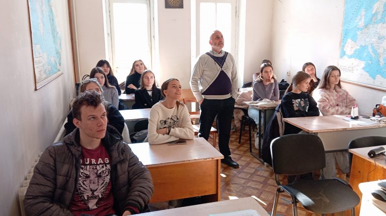 Студенты и преподаватели греческого отделения отмечают День Политехнион – памятную дату современной греческой молодёжи