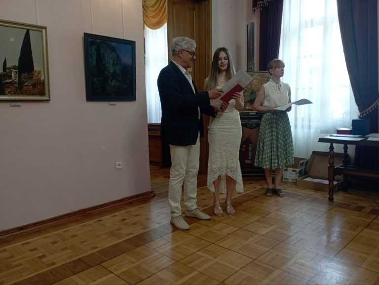 Институт филологии КФУ им. В.И.Вернадского вручает дипломы выпускникам 2024/2025 учебного года