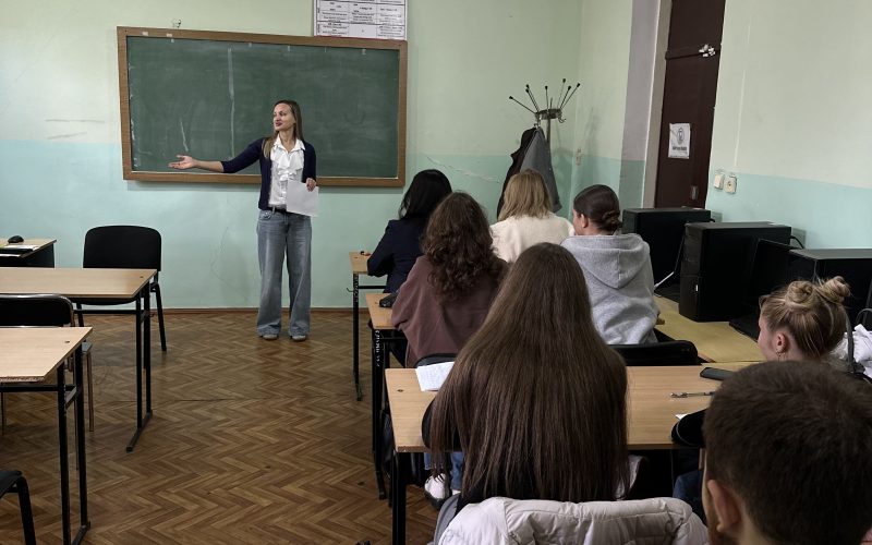 Отчет о проведении научного семинара  «Индийский английский: ошибка или новая норма в постколониальной Индии ?»  на кафедре иностранных языков №4  Института филологии