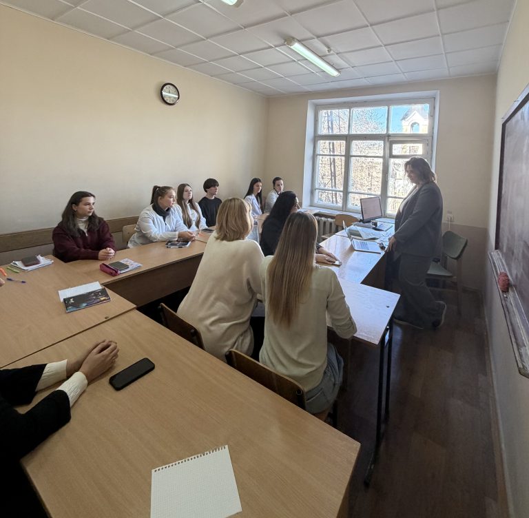 Отчет о проведении научного семинара  «Индийский английский: ошибка или новая норма в постколониальной Индии ?»  на кафедре иностранных языков №4  Института филологии  17 октября 2025 года