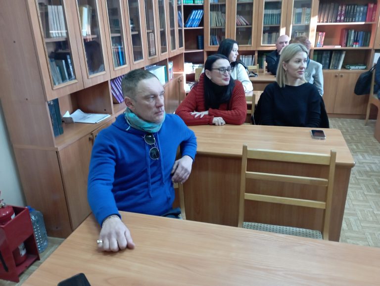 Директор Института филологии Петренко А.Д. проводит совещание в связи с выполнением поручений ректората КФУ им.В.И.Вернадского