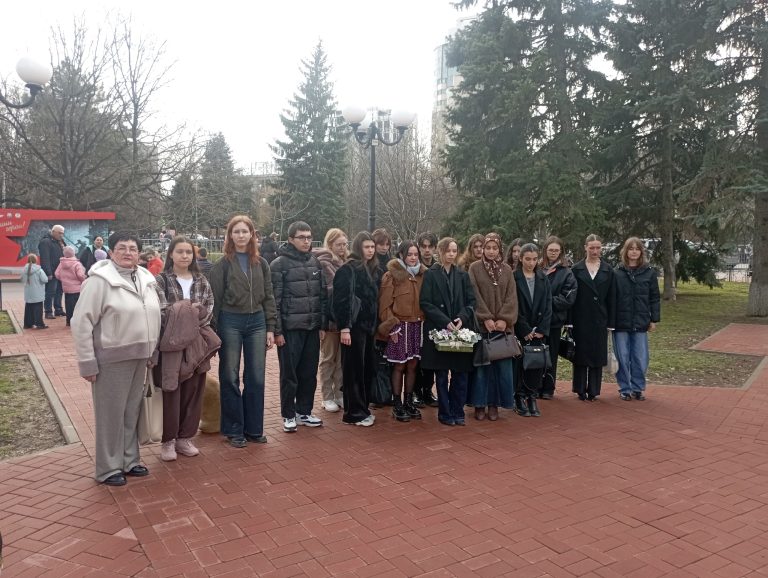 Институт филологии КФУ им.В.И.Вернадского отдает дань памяти россиянам, исполнявшим служебный долг за пределами Отечества