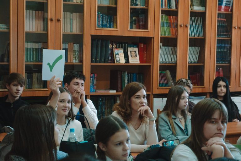 Юные сказочники покорили Институт филологии КФУ им.В.И.Вернадского: итоги конкурса «Современная детская сказка на английском языке»