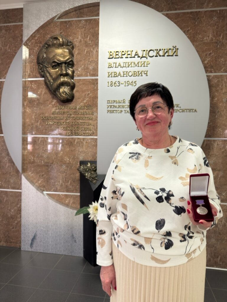 Институт филологии поздравляет ветерана труда КФУ им.В.И.Вернадского Шевченко Наталью Владимировну с юбилеем